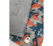 Zwemset: 2 grijze handdoeken en zwemzak Benetton 'camouflage'